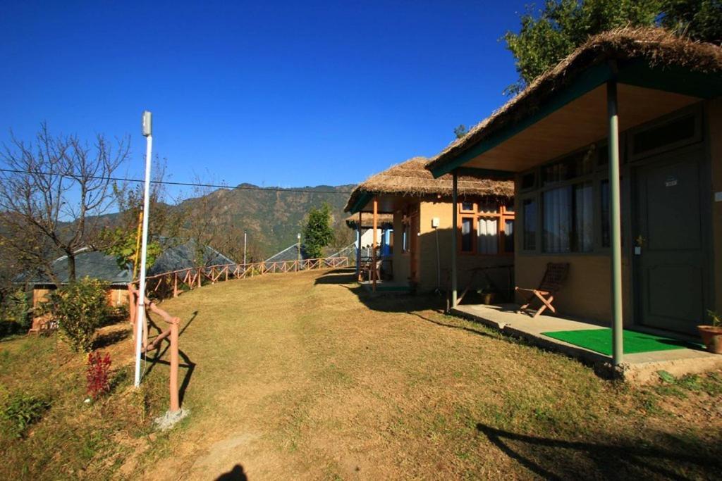 Oyo 43476 Vatika Resort Шимла Стая снимка