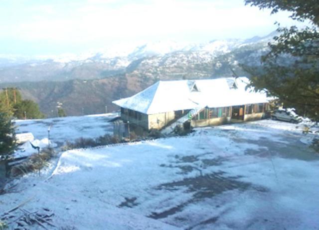 Oyo 43476 Vatika Resort Шимла Екстериор снимка