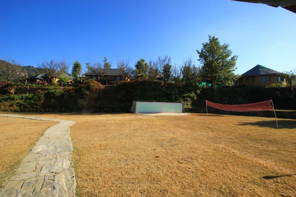 Oyo 43476 Vatika Resort Шимла Екстериор снимка